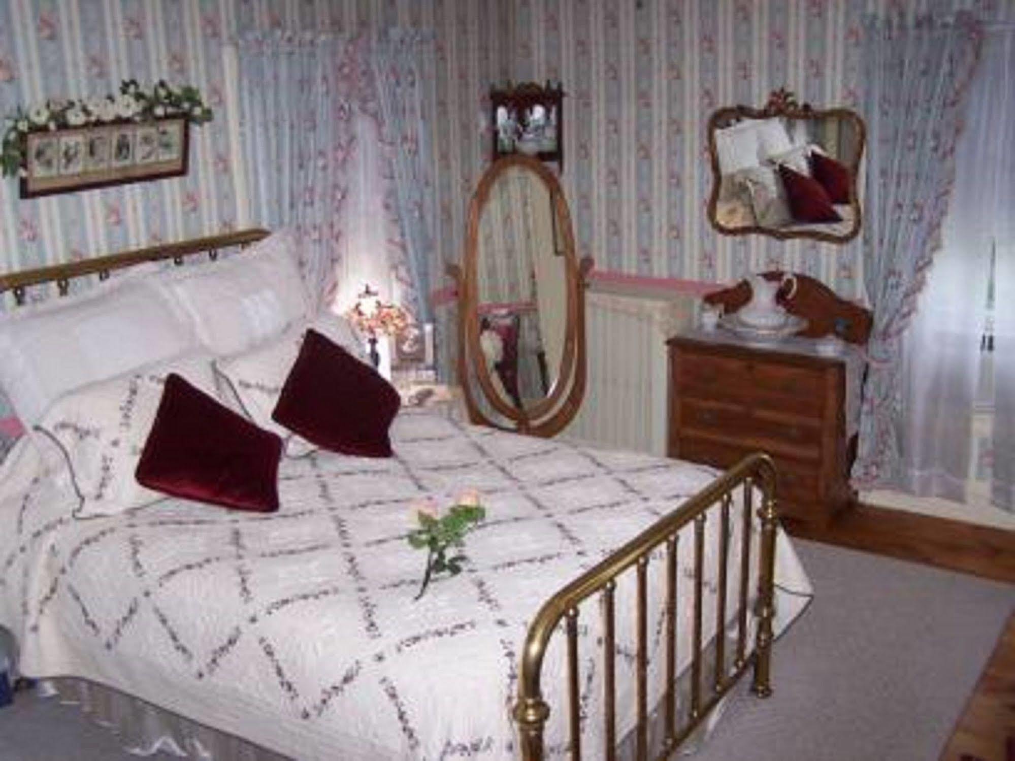 Bellinger Rose Bed & Breakfast Herkimer Room photo